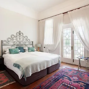 Apartment Barry Hall